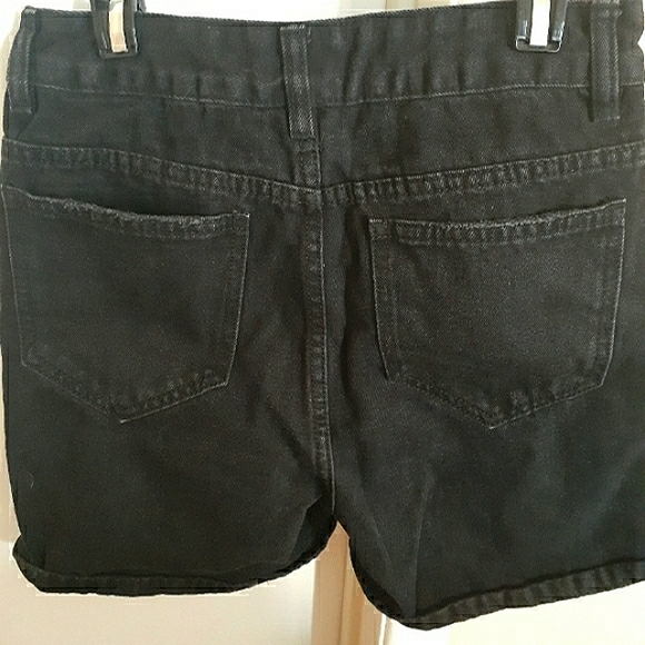 Vintage High Rise Black Shorts - Picture 3 of 4